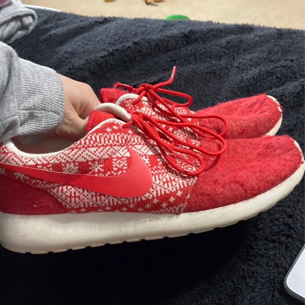 Nike Christmas Sweater Roshe